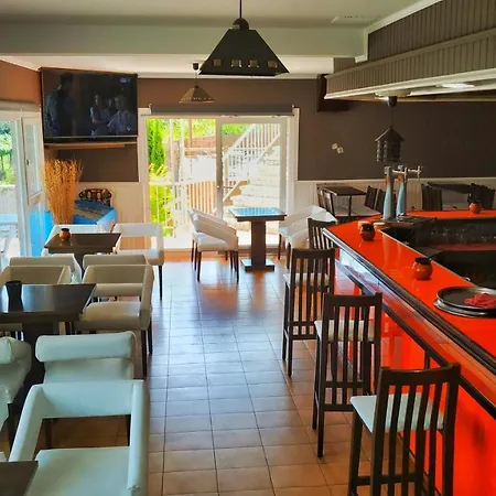 Montreal ゲストハウス 2*